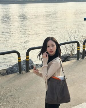 Shin Yi-Joon Instagram - 🌸