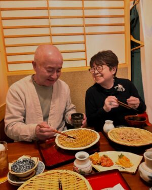 Shingo Fujimori Instagram - あまりにも楽しそうに喋っていたので
こちらは黙って見てました
蕎麦食べるタイミングも一緒なのは🌱
清武さん、お誕生日おめでとう