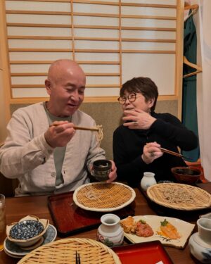 Shingo Fujimori Instagram - あまりにも楽しそうに喋っていたので
こちらは黙って見てました
蕎麦食べるタイミングも一緒なのは🌱
清武さん、お誕生日おめでとう