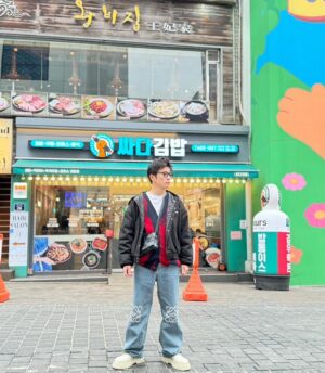 Shingo Fujimori Instagram - 同級生が誕生日祝いにと韓国旅行をプレゼントしてくれました。
すげぇーーー！プール付きのこんなでっかい部屋初めて泊まりました！
ありがとう😊
誕生日のお返しは、、
サウナハットでいいよな？
ん？
値段じゃないもんな。気持ちだもんな？