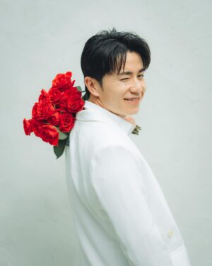 Shingo Fujimori Instagram - 結婚しました
素敵な写真を撮っていただきました
ありがとうございます

Director, Photographer / Hien
@hien211_ 

Hair make / Takuya Takagi / Kaori Emi
@takagi_ocean 
@_emikaori 

Videographer/ Antonio Nagajata
@chovy814 

Prop stylist / Momoko Yamaguchi
@momoko_nyay 

Assistant / Kana
@hello_kana_ 

Hair make assistant /  monto / ledjiar
@mooonto.k 
@ledjiargram