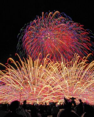 Shingo Fujimori Instagram - 夏休み
実家で4年ぶりの諏訪湖花火大会を両親と見てきましたー

6~9枚目は同級生の @ks.suwa が撮ってくれました！！賞もとったことのある凄腕カメラマンです
そして、花火の打ち上げ台の足場も同級生が組んだりと同い年が大活躍です

諏訪湖花火大会は毎年8/15に開催してます！来たことある方もまだの方も来年是非お越しくださいませ🙇

この様子は近日YouTubeにて公開します！
東京からゲストをお招きして押忍しました！