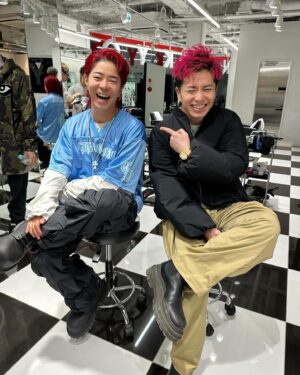 Shingo Fujimori Instagram - OCEAN TOKYOの高木くんをはじめとする精鋭部隊にRADIOFISH全員のヘアチェンジをしていただきました！
プロフィール欄リンクのYouTubeからご覧ください！

今回ご協力いただいたスタイリストさんは
@takagi_ocean 
@yosuke_takagi 
@shimekakeshinji 
@amezooon 
@oota_japan 
@daijiro.s 

ライブ当日のスタイリングは
@ocean_naosuke 

ライブ写真の撮影は
@hasumi_toru

です！！
皆さんのおかげでRADIOFISHLIVE最高に良いものになりました。
ありがとうございました！