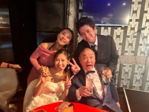 Shingo Fujimori Instagram - 山さん、みきちゃん結婚おめでとうございます！

披露宴も二次会も最高に楽しかったです。

集まった人の多さや想いの強さに、改めてお二人が愛されているんだなぁと感じました！司会をしていた淳さんが涙ぐむシーンなんかはやられました😭

そして、あんなに笑った披露宴は初めてです！！

あっちゃんも楽しそうでした！！