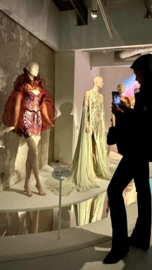 Shini Somara Instagram - Utterly inspired by the @irisvanherpen exhibition at @madparis, on until the 26th April 2024! Such an awesome merger of #technology #art and #science #fashion #architecture #sculpture - truly buzzing after seeing this 💥 #intuitiveintelligence