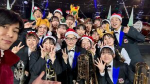 Shinji Takeda Instagram - 2023.12.24. クリスマスイブの日に#エスコンフィールドHOKKAIDO でプロのアーティストから小学生、高校生まで様々な音楽を楽しむイベント｢#みんなのXmas音楽祭」が開催されました🎄　華やかで、時に厳かな素晴らしい内容で、ラストには、Fビレッジの夜空にXmas色に彩られた花火、約1,000発が打ち上がり思い出深い時間となりました❗️ご来場頂いた皆様、本当にありがとうございました☆

一緒に音楽を奏でることができた出演者の皆さんをできるだけご紹介致します🎵
#大黒摩季 さん
#福原みほ さん #ざきのすけ。さん #鈴木愛奈 さん
#MOS さん #SITBand #札幌国際情報高校吹奏楽部 の皆さん #駒大苫小牧高等学校吹奏楽部 の皆さん #札幌白石高等学校吹奏楽部 の皆さん #HBC少年少女合唱団 の皆さん #HBCジュニアオーケストラ の皆さん
#HAMBURGER BOYS さん #瀬川あやか さん #THEBOYS&GIRLS さん #佐藤ミキ さん #NAQTVANE さん #LAUSBUB さん
#ひらまみきお さん #ビョーンアルコ さん #中野ミホ さん
#サックスマシーン精鋭部 21名
#DjDragon 
他にたくさんの方々、#ファイターズ 関係者様お疲れ様でした！！#武田真治