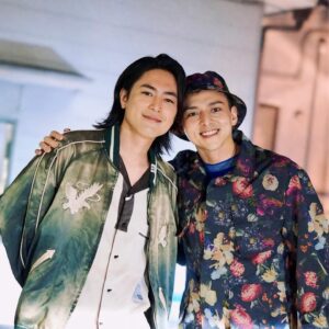 Shinnosuke Mitsushima Instagram - 愛する弟よ。ありがとう。
難破兄弟は永久に不滅です💛

#間宮祥太朗 #ナンバMG5
#メシドラ