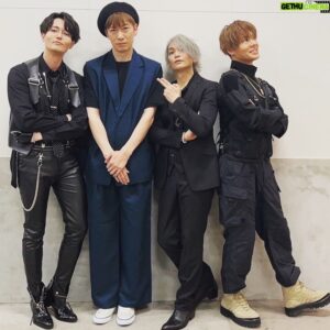 Shintaro Asanuma Instagram - #ヒプノシスマイク -Division Rap Battle- 9th LIVE ≪ZERO OUT≫ ‬⁩DAY2も終幕。

あらためて、全キャスト、全スタッフ、ゲスト、DDBの皆さん、U-ICHIさんに心から感謝を。そして何より、会場にお越しくださいったヘッズ、配信やライビュでご覧くださったヘッズ、本当にありがとうございました！

皆さんの声があんなに聞こえてくるなんて。そしてそれがあんなに嬉しくて、楽しいなんて。

本当に、みんなで作ったLIVEでした。BIG UP！

#ヒプマイ #hypnosismic #ヒプマイ9thライブ