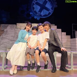 Shintaro Asanuma Instagram - 雨が降って始まって、雨があがると共に、舞台「 #いま会いにゆきます 」が終わりました。

本当に、あっという間の出来事だったような気がしています。

原作の市川先生。演出の金さん、プロデューサーの広瀬さん、すべての共演者、すべてのスタッフに感謝します。

そして、劇場に足を運んでくださったお客様皆さまに。優しい雨音のような拍手、本当にありがとうございました！

#いまあい2023 #shinkiro