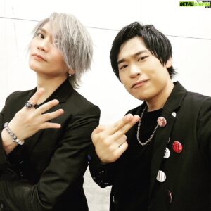 Shintaro Asanuma Instagram - #ヒプノシスマイク -Division Rap Battle- 9th LIVE ≪ZERO OUT≫ ‬⁩DAY2も終幕。

あらためて、全キャスト、全スタッフ、ゲスト、DDBの皆さん、U-ICHIさんに心から感謝を。そして何より、会場にお越しくださいったヘッズ、配信やライビュでご覧くださったヘッズ、本当にありがとうございました！

皆さんの声があんなに聞こえてくるなんて。そしてそれがあんなに嬉しくて、楽しいなんて。

本当に、みんなで作ったLIVEでした。BIG UP！

#ヒプマイ #hypnosismic #ヒプマイ9thライブ