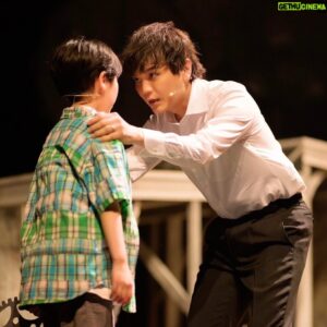 Shintaro Asanuma Instagram - 雨が降って始まって、雨があがると共に、舞台「 #いま会いにゆきます 」が終わりました。

本当に、あっという間の出来事だったような気がしています。

原作の市川先生。演出の金さん、プロデューサーの広瀬さん、すべての共演者、すべてのスタッフに感謝します。

そして、劇場に足を運んでくださったお客様皆さまに。優しい雨音のような拍手、本当にありがとうございました！

#いまあい2023 #shinkiro