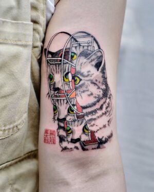 Shintaro Kago Instagram - Shintaro Kago Hong Kong Show ─ Tattoo Fantasy
駕籠真太郎香港展 ─ 刺青大奇想

I am honored to be invited by Moon of Silence to collaborate with the renowned Japanese grotesque illustrator Shintaro Kago for the tattoo event at the Kago sensei Hong Kong exhibition. It is a privilege to work with Kago sensei, whom I have admired and followed since childhood. Together, we completed the tattoos during the four-day event, which was both challenging and rewarding. I would like to express my gratitude to Moon of Silence and Kago sensei, as well as to the clients who participated in getting the tattoos. Thanks a lot! 

非常榮幸受邀參與靜月Moon of Silence的活動，並與日本著名的獵奇插畫家駕籠真太郎合作，在香港展覽的第二回刺青活動中完成了以上的紋身作品。能夠與我從小就一直關注並喜愛的駕籠老師合作，共同在這四天的活動中完成這個具有挑戰性而又令人感到榮幸的經歷，對我來說意義非凡。再次感謝靜月和駕籠老師，以及共同參與的客人。

artist: @shintarokago1969 
tattooist: @rika.loli 
organizer: @moon.of.silence @producedby_mos 

#香港動漫紋身 #香港紋身 #動漫紋身 #動漫刺青 #獵奇 #獵奇刺青 #animetattoos #mangatattoos #animetattooartist #weirdtattoos #horrortattoos #grotesquetattoo #shintarokagoart #shintarokagotattoo #shintarokago #junjiitotattoo #creepytattoos #creepyarts #horrorarts #weirdartists