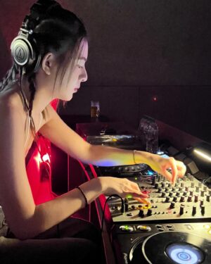 Shiny Yao Instagram - music is my remedy