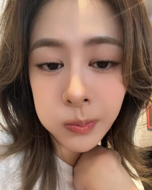 Shiny Yao Instagram - SUPERSTAR BEHAVIOR