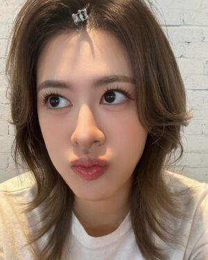 Shiny Yao Instagram - SUPERSTAR BEHAVIOR