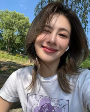 Shiny Yao Instagram - SUPERSTAR BEHAVIOR