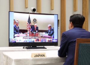 Shinzo Abe Instagram - #repost @kantei
・・・
官邸スタッフです。
先ほど安倍総理は、新型コロナウイルス感染症の世界的な広がりを受けて、G20の首脳とのテレビ会議に臨み、治療薬の開発のために世界の英知を結集すべきこと、G20全体で力強い経済財政政策を実施すべきことなどを訴えました。
.
#G20 #G20サミット #テレビ会議 #新型コロナウイルス感染症 #トランプ大統領 #G20summit #by官邸スタッフ @shinzoabe