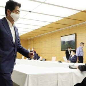Shinzo Abe Instagram - #repost @kantei
台風10号への警戒のため、先ほど、関係閣僚会議を開催しました。今後、特別警報級の勢力まで発達し、5日夜から7日にかけて、沖縄地方から九州地方に接近または上陸するおそれがあります。
警察、消防、海上保安庁はもとより、自衛隊においても、九州・沖縄地方の部隊を中心に、既に2万2千人が即応態勢を敷いています。
国民の皆様におかれましては、記録的な大雨、暴風、高波、高潮のおそれがあることから、備蓄品や避難経路の確認など事前の備えを進めてください。不要不急の外出を控えるとともに、自治体の避難情報に基づき早め早めの避難を心掛けるなど、油断することなく、命を守る行動を取っていただくようお願いします。

#台風10号 @shinzoabe