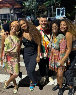 Shirley Cruz Instagram - Bom dia segunda-feira, tá boa?
Não aceito menos que isso pra essa semana.
Não coloque doce na boca da Preta, pra depois vir com uma semana mais ou menos. A sensação que senti nesse dia vicia. Dê seu jeito. 
Beijoooooooo