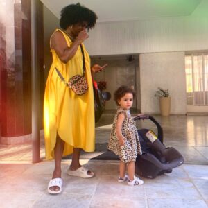 Shirley Cruz Instagram - Domingo das Mina.
Domingo com a Mina que saiu de dentro de mim.
🙌🏾💛