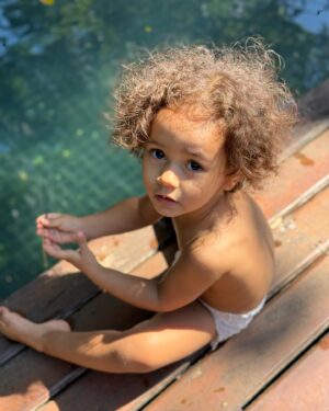 Shirley Cruz Instagram - Curumim, Erê, Sol, Deusa.
❤️‍🔥
#filha #baby #babygirl #maedemenina #maternidade #maebrasileira #daughter