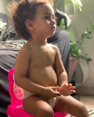 Shirley Cruz Instagram - Toda minha esperança no futuro nessa imagem. Feliz tudooo pra vocês, sumi porque estou vivendo intensamente pra tudo dar certo para 2024 e sempre. Agradeço cada mensagem de Feliz Natal.
AXÉ!