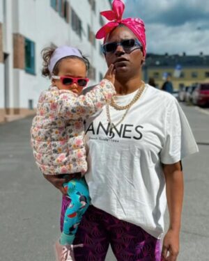 Shirley Cruz Instagram - O legado de Tupac e de Hello Kitty.
😛💖
#eurotrip #norway #eurosummer