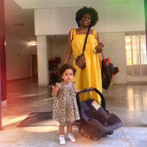 Shirley Cruz Instagram - Domingo das Mina.
Domingo com a Mina que saiu de dentro de mim.
🙌🏾💛
