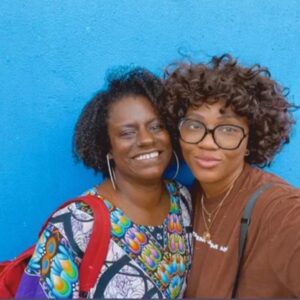 Shirley Cruz Instagram - Duas Gatas Pretas fazendo cinema de alto nível no dia 20 de novembro. PAZ!
@luedjiluna 🌹
#luedjiluna #cinema #audiovisualbrasileiro #preta #pretas #mulheresnocinema #annamuylaert