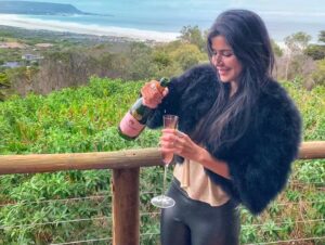 Shivani Ghai Instagram - I hope your 2022 is full of all the good stuff. 
Love, laughter, joy, nature, good food, adventure & dogs. 
Happy New Year. 💝