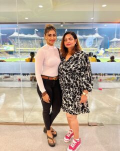 Actress Shivani Narayanan HD Instagram Photos and Wallpapers March 2024