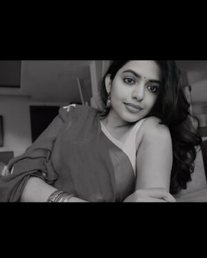 Shivani Rajashekar Instagram - 🖤🤍