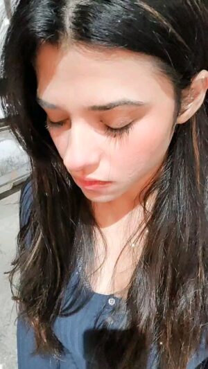 Shivanya Mehrara Instagram - #beware #trending #vibes