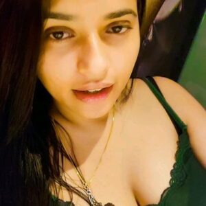 Shivanya Mehrara Instagram - Ab to mahadev aap he neeche utar k aao . 
#ｓｉｎｇｌｅ #singlelife❤️ #trendingreels #viralreels #feelthereels #feelings