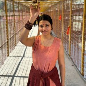 Shivanya Mehrara Instagram - #harharmahadevॐ #shivbhakt🚩 #shivdiwani #sanatani