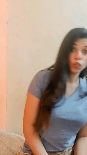 Shivanya Mehrara Instagram - Totally worth it 🤣🤣🤣🤣
#selfobssessed #mentallyunstable #afraidofcommitment #trending