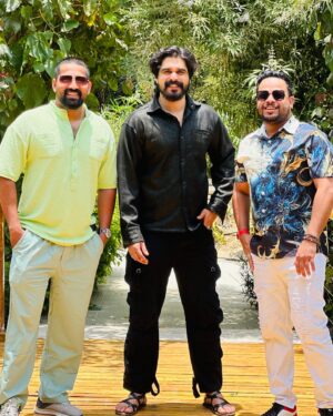 Shiyas Kareem Instagram - ക്ഷമയോടെ കാത്തിരുന്നാൽ കാലം കാണിച്ചു തരും.. 
ആര് ആരെന്നും 
ഏത് എന്തെന്നും #frindshipgoals #brotherhood