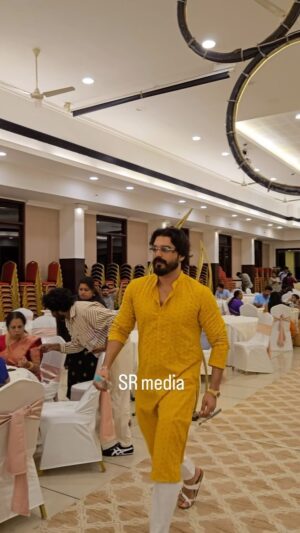Shiyas Kareem Instagram - ഷിയാസ് കരിം കൂട്ടുകാരി ഐശ്വര്യ രാജീവിന്റെ വിവാഹ സൽക്കാരത്തിന് വന്നപ്പോൾ #shiyaskarim #aiswaryarajeev #wedding