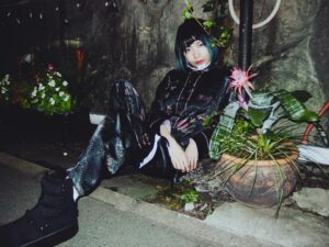 Shizu Mizuno Instagram - 事実・見せたろか警察
Photo: manimanium
