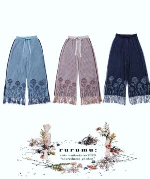 Shizu Mizuno Instagram - rurumu: 20AW家スナ私は画像5枚目のボトムを合わせてみました。rurumu: の服はブランドカラーが強いのでコーディネートの主役として考えることが多いと思うのですが、デイリーなスタイルの引き立て役として脇役に取り入れてみても👌✨🧖‍♂✨️👌👉思想的な質感のコントラストが全てを単純なもの、取り引き可能な対象に巻き込もうとする消費欲求のエネルギーをノリだけで凌駕する迫力を発生させてめちゃくちゃカッコいいと思います。
このスナップはデイリーとは若干違うような気がしますが…家で撮る意味があるスナップってなんだろうと思ったらこんな感じになっちゃった🧖‍♂️椅子が信じられないくらいビリビリなのは気にしないでね(本当に信じられないくらいビリビリ)💺