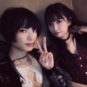 Shizu Mizuno Instagram - インカメ向けたら律儀にちゃんとした可愛いやつをやってくれるれい🐴👐☕️