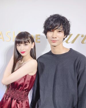 Sho Kiyohara Instagram - #cartier #cartiertokyo #clashdecartier "クラッシュ ドゥ カルティエ"ポップアップ
かわいいたのしいでした。
事務所の先輩、鈴木えみさんと撮って頂き、感激です！