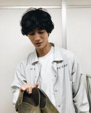 Sho Kiyohara Instagram - #あさイチ ありがとうございました！
緊張したけど、楽しかったです！
エゾ鹿の革の靴、大切に使わせていただきます！

写真は、実はアメトーーク!の"ちく王"でお会いしたことのある博多華丸さんと、
今日ゲストでご一緒した生田智子さんと。
嬉しい。

#なつぞら も続きが気になる終わり方でしたね…お楽しみに！#照男 。