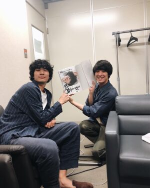 Sho Kiyohara Instagram - 大阪。
ありがとうございましたー "清原翔 visual book in 『なつぞら』" 皆さん是非買ってくださいねー

竜馬が来てくれたの感激過ぎ！！
しかも、わざわざ買ってくれてた、良い奴過ぎ！！