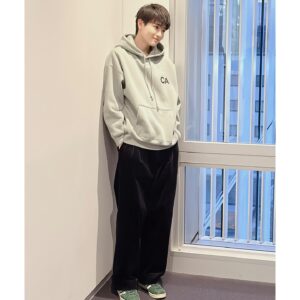 Sho Nishigaki Instagram - ⁡
「TVstation6月号」
発売中です！
⁡
よろしくお願いします！
⁡
すみっこでポーズ取るのが得意です。