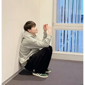 Sho Nishigaki Instagram - ⁡
「TVstation6月号」
発売中です！
⁡
よろしくお願いします！
⁡
すみっこでポーズ取るのが得意です。