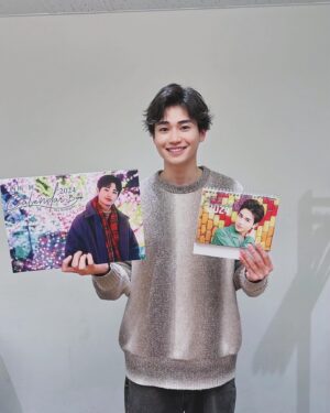 Sho Nishigaki Instagram - 🐬🎠
⁡
本日！ついに！
⁡
僕の1stカレンダーが発売です！
⁡
四季を感じられると共に、色んな表情の僕を見れると思います🐟
⁡
⁡
ぜひぜひ、チェックしてみてください！