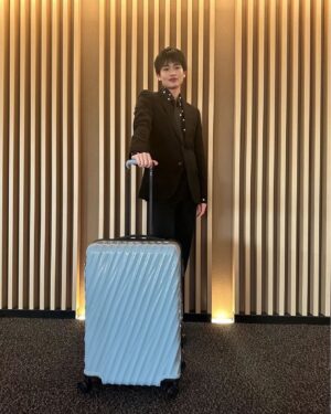 Sho Nishigaki Instagram - ✈️🗺️
⁡
素敵なラゲージ「19Degree」を
「TUMI」さんからいただきました！
⁡
これで旅行行きたいな✈️
⁡
⁡
@tumitravel 
#PR #TUMI #トゥミ #TUMI19D