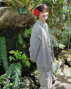 Sho Nishigaki Instagram - 💐🌺
⁡
「JUNON」7月号
⁡
お花に囲まれてます。
⁡
身長も測りました〜🌺
⁡
伸びたかな。