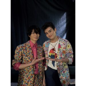 Sho Nishigaki Instagram - 💐🦜

TGCありがとうございました！

今回のステージのテーマは「1960年代」
ということで、リーゼントでの登場でした。

気持ちはジョントラボルタです🕺

さてさて、お友達がたくさんいまして
たくさん写真を撮りました。

こうき
同じ楽屋で仲良くなった杢代くん
もーりー兄弟のお二方
(4人で撮ってる時に混ぜてもらった)

楽しかったです！！

改めて、ありがとうございました〜！